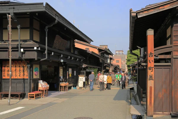 高山は江戸の町並みや家屋がよく保存されていることで有名です 2013年10月31日 — ストック写真