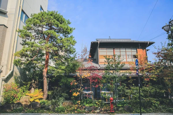 Takayama, Japonya 'daki sokak manzarası, seyahat kavramı 31 Ekim 2013