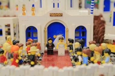 24 Kasım 2013 Fikrin eğlencesi, plastik tuğla ile yapılır