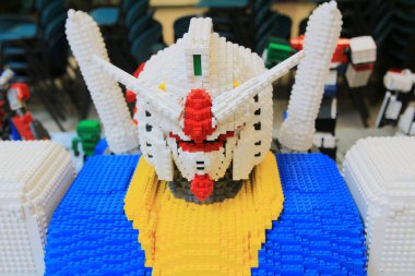 24 Kasım 2013 Fikrin eğlencesi, plastik tuğla ile yapılır