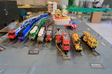 24 Kasım 2013 Fikrin eğlencesi, plastik tuğla ile yapılır