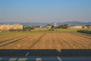 Japonya 2 Kasım 2013 'te tren penceresinden manzara