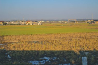 Japonya 2 Kasım 2013 'te tren penceresinden manzara