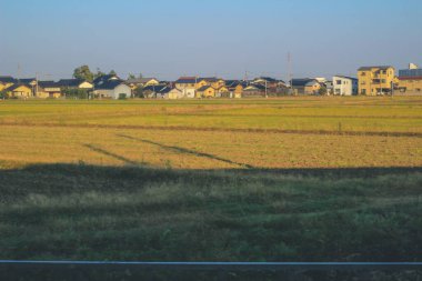 Japonya 2 Kasım 2013 'te tren penceresinden manzara