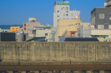 Japonya 2 Kasım 2013 'te tren penceresinden manzara