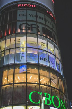 Bölge, yüksek fiyatlı perakende alışverişi sunuyor. 3 Kasım 2013