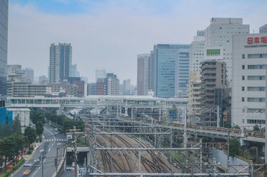 3 Kasım 2013 Tokyo şehri manzaralı tren rayları, Japonya