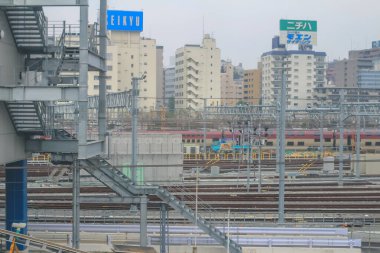 3 Kasım 2013 Tokyo şehri manzaralı tren rayları, Japonya