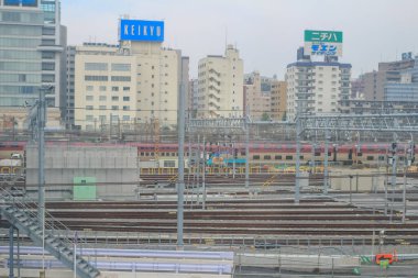 3 Kasım 2013 Tokyo şehri manzaralı tren rayları, Japonya