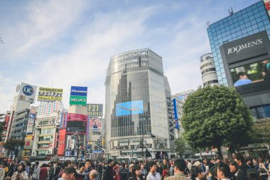 Shibuya 'nın manzarası 3 Kasım 2013' te büyük çapraz geçiş alanı.