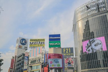 Shibuya 'nın manzarası 3 Kasım 2013' te büyük çapraz geçiş alanı.