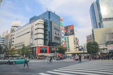 Shibuya 'nın manzarası 3 Kasım 2013' te büyük çapraz geçiş alanı.