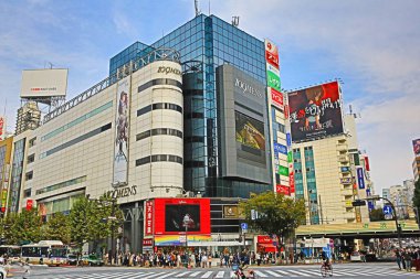 Shibuya 'nın manzarası 3 Kasım 2013' te büyük çapraz geçiş alanı.