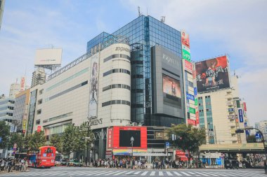 Shibuya 'nın manzarası 3 Kasım 2013' te büyük çapraz geçiş alanı.