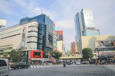 Shibuya 'nın manzarası 3 Kasım 2013' te büyük çapraz geçiş alanı.