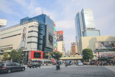 Shibuya 'nın manzarası 3 Kasım 2013' te büyük çapraz geçiş alanı.