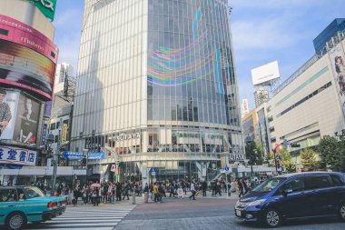 Shibuya 'nın manzarası 3 Kasım 2013' te büyük çapraz geçiş alanı.