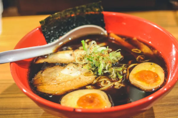 Sopa Preta Macarrão Japonês Ramen Escuro — Fotografia de Stock