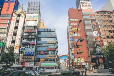 Kabukicho birçok ev sahibi ve hostes kulübünün, aşk otellerinin, mağazaların, 3 Kasım 2013 tarihli dinlenme yeridir.