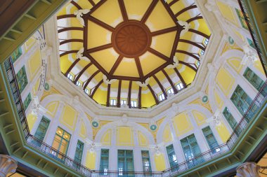 Yeni yenilenen Tokyo İstasyonu 'nun tavanı 3 Kasım 2013