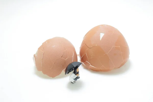 Figure Umbrella Hatching Out Eggshell — Stock Photo, Image