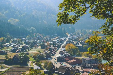 Japonya - unesco dünya mirası listelenen shirakawa-go, ünlü köyünün havadan görünümü. Gifu ili.