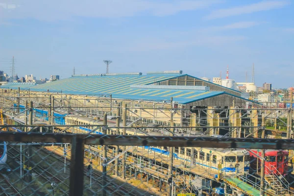 Ноября 2013 Пригородный Поезд Приближается Оживленной Железнодорожной Трассе Канадзава Кантри — стоковое фото