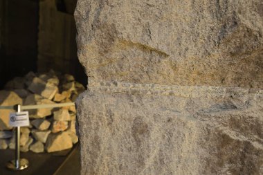 SSP Servis Barajı 'nın tavanını destekleyen sütunlar 15 Nisan 2023