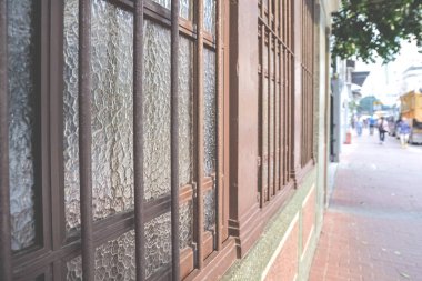 15 Nisan 2023 eski apartman binaları veya Mong kok 'un batısındaki Tong Lau.