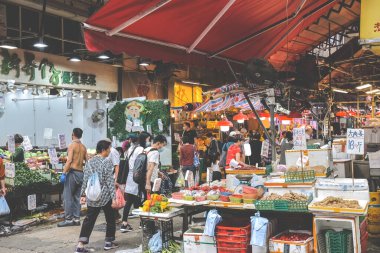 15 Nisan 2023 'te Mong kok bölgesindeki Islak Pazar