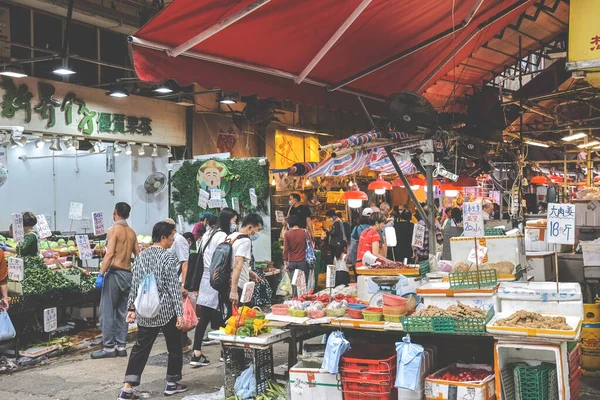 15 Nisan 2023 'te Mong kok bölgesindeki Islak Pazar