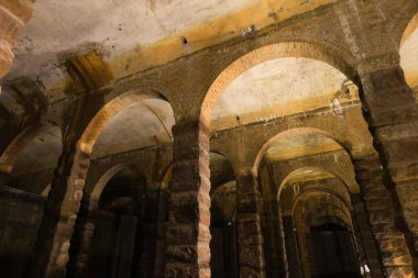 SSP Servis Rezervuarı 'nın tavanını destekleyen sütunlar 22 Nisan 2023