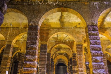 SSP Servis Rezervuarı 'nın tavanını destekleyen sütunlar 22 Nisan 2023