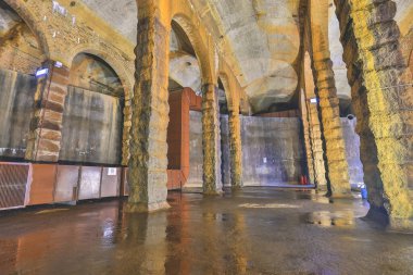 SSP Servis Rezervuarı 'nın tavanını destekleyen sütunlar 22 Nisan 2023