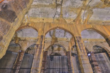 SSP Servis Rezervuarı 'nın tavanını destekleyen sütunlar 22 Nisan 2023