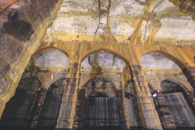 SSP Servis Rezervuarı 'nın tavanını destekleyen sütunlar 22 Nisan 2023