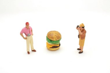 Hamburger ve seyahat figürü.