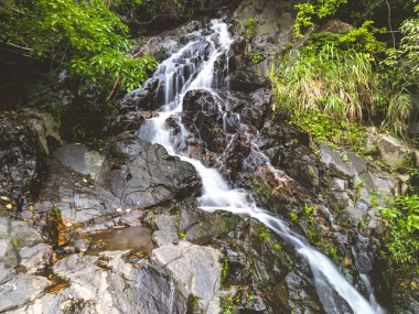 Siu Chik Sha 'da güzel bir şelale, T.K.