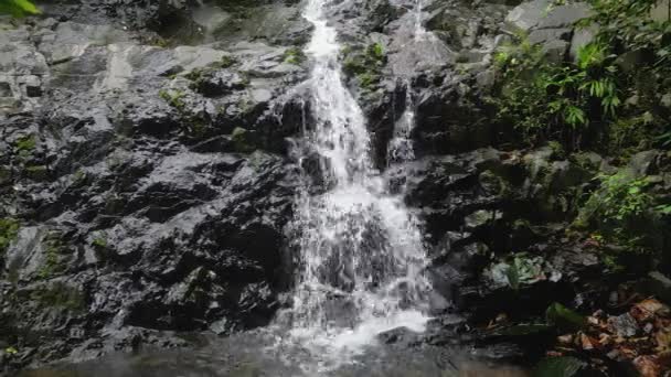 Piękny Wodospad Siu Chik Sha Tko — Wideo stockowe