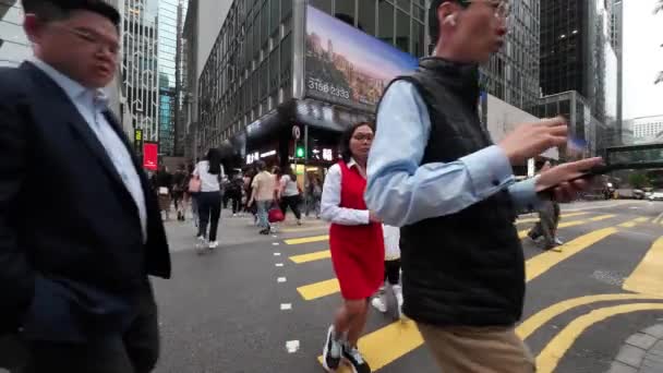 Гонконг Апреля 2023 Года Пешеходный Переход Оживленной Улице Центральный Гонконг — стоковое видео