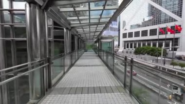 26 Nisan 2023 'te Hong Kong, Central' da yaya köprüsü.