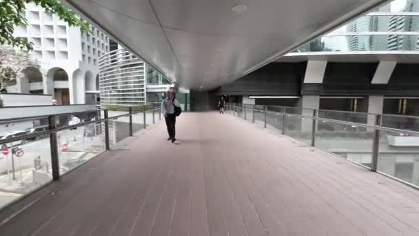 Пешеходный Мост Центральном Гонконге Апреля 2023 — стоковое видео