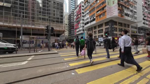Chodec Přes Silnici Johnston Wan Chai Hong Kong Dubna 2023 — Stock video