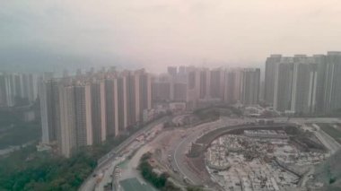 Kwun Tong bölgesi gün batımında, Hong Kong - 28 Nisan 2023.  