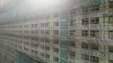 Shek Lei Estate binası yıkılıyor, Hong Kong, 30 Nisan 2023