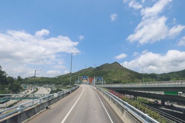 Heung yuen wai otoyolunun manzarası, Hong Kong 4 Mayıs 2023