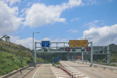 Heung yuen wai otoyolunun manzarası, Hong Kong 4 Mayıs 2023