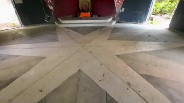 Fanling, Hong Kong - 4 Mayıs 2023, Queens Hill Hindu Tapınağı. Hong Kong 'daki tek nilüfer şekilli bina. 2010 yılında, üçüncü sınıf bir tarihi bina olarak değerlendirildi..