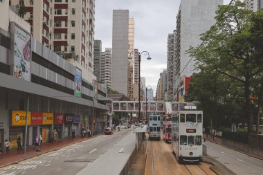 Tram 'da, North Point Caddesi manzarası, hk 10 Mayıs 2023
