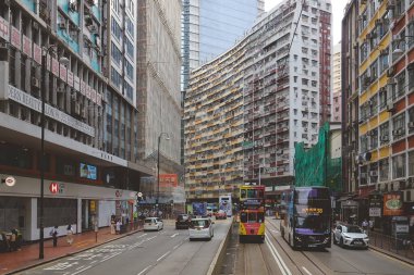 Tram 'da, North Point Caddesi manzarası, hk 10 Mayıs 2023